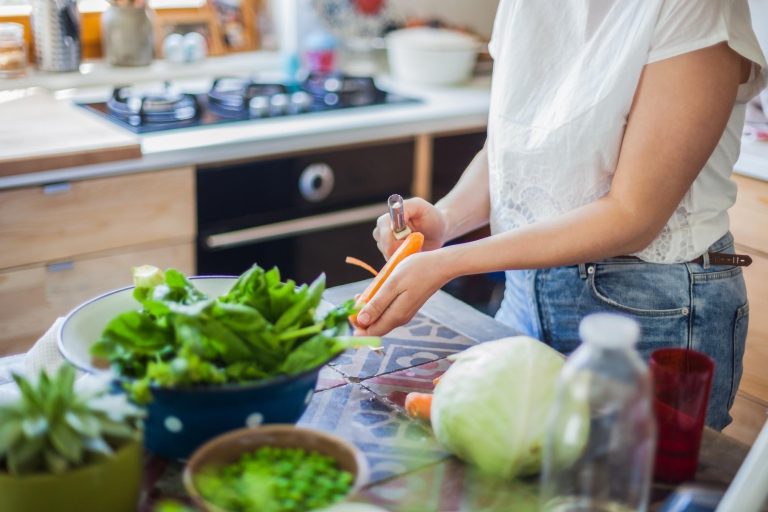 Healthy Cooking for One: Meal Planning Tips for Singles