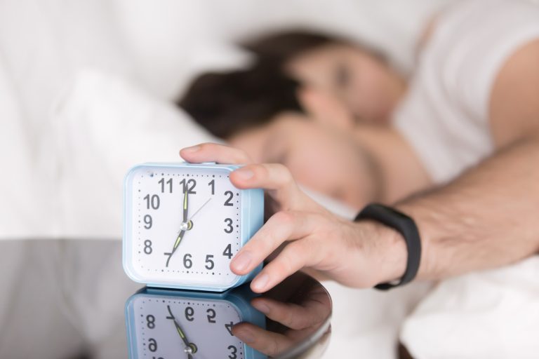 How to Adjust Your Sleep Schedule as the Days Get Shorter