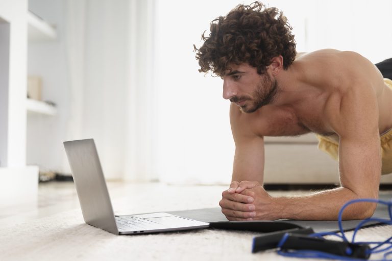 Body Recomposition for Men: How to build muscle and lose fat at the same time – What science really says