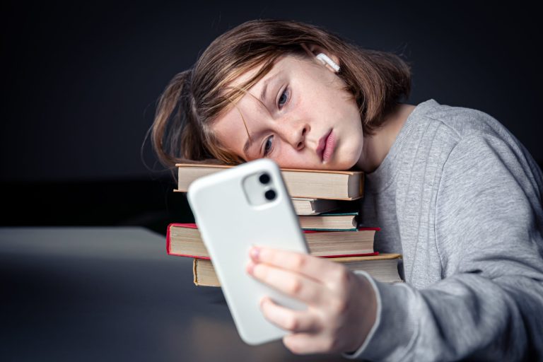 Social Media Burnout: How Constant Digital Exposure Rewires the Prefrontal Cortex and Shapes Modern Cognitive Health