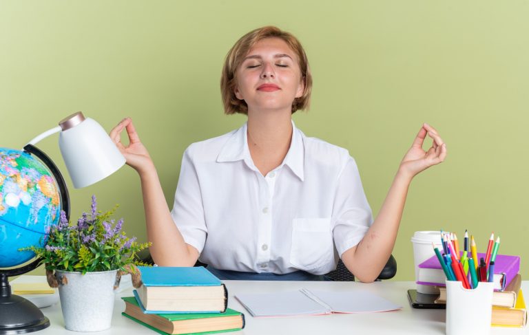 How micro-pauses reduce stress in daily life