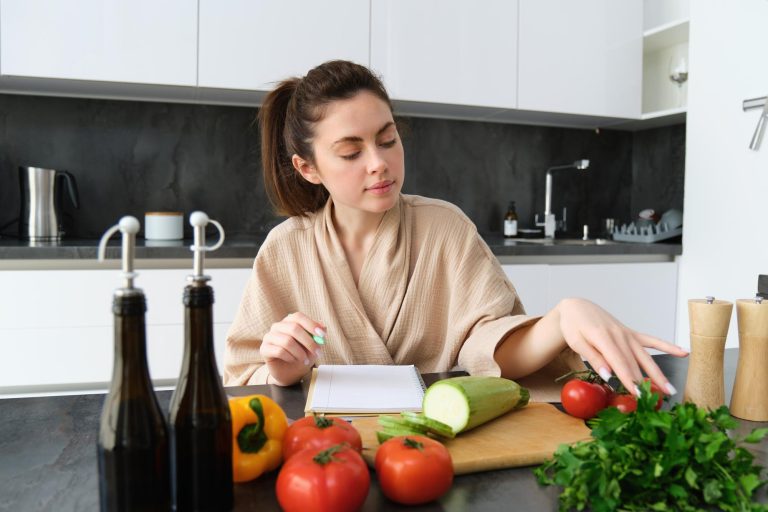 How a healthy diet can reduce chronic pain: What science says