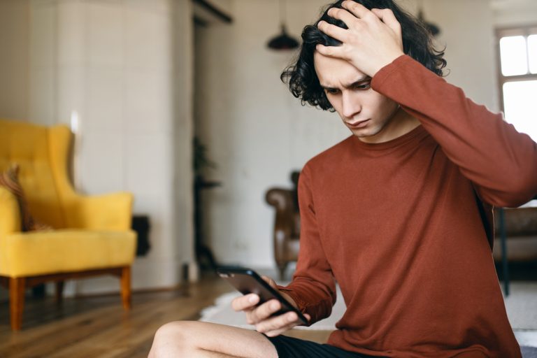 Social media & stress: How it affects male psychology