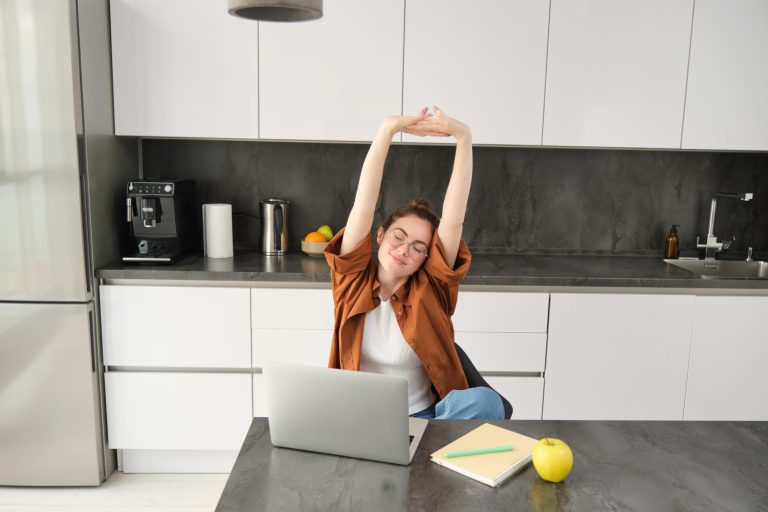 8 daily habits to increase energy, focus, and productivity