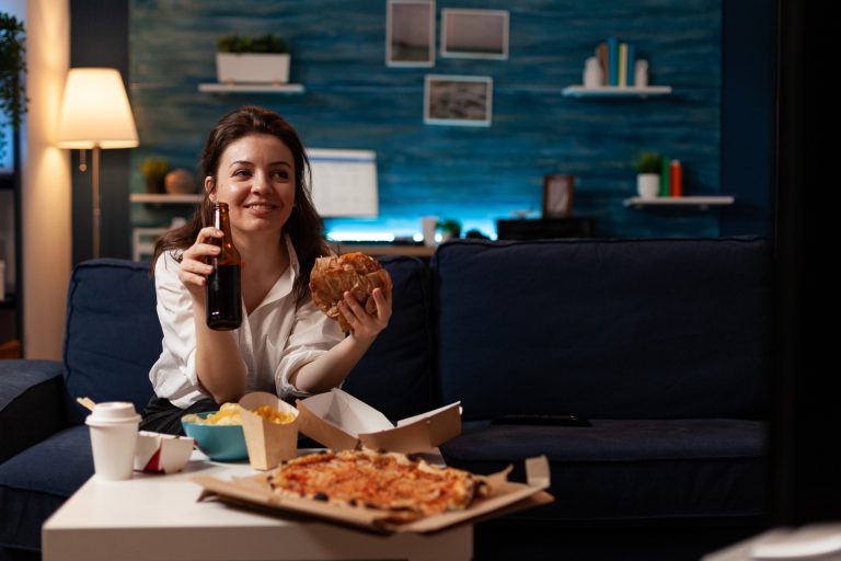 How late-night snacking affects digestion