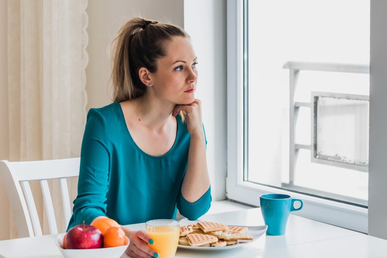 Why eating alone changes appetite