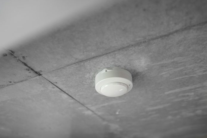 Carbon monoxide alarm mounted on a ceiling